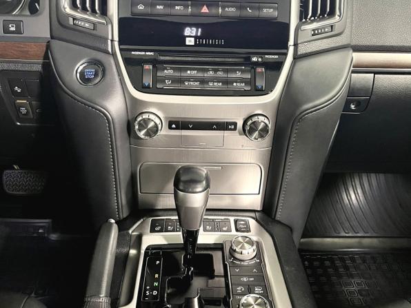 Toyota Land Cruiser 200 Series Рестайлинг 2 с пробегом 2020 года, цена 7 995 000 рублей, 122934 км, внедорожник, Автокод Объявления