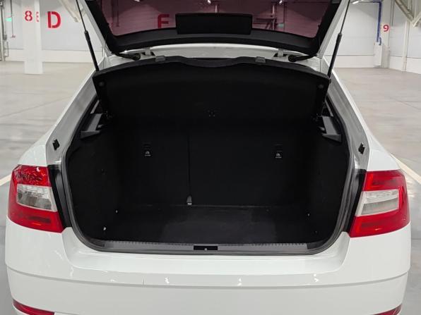 Skoda Octavia III (A7) Рестайлинг с пробегом 2018 года, цена 1 580 000 рублей, 158465 км, лифтбек, Автокод Объявления