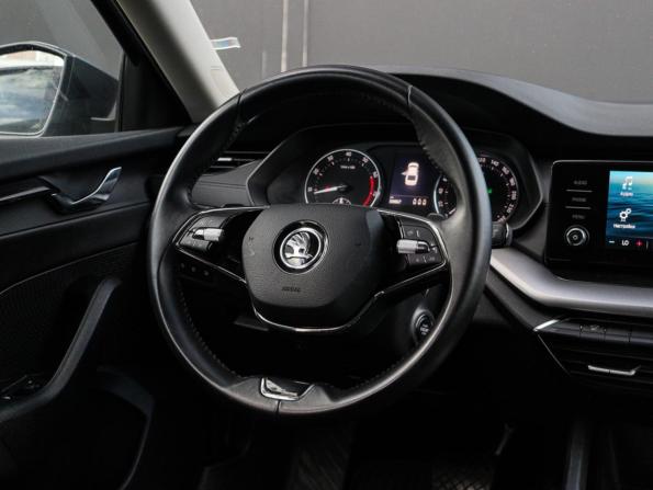 Skoda Octavia IV (A8) с пробегом 2021 года, цена 2 100 000 рублей, 59966 км, лифтбек, Автокод Объявления