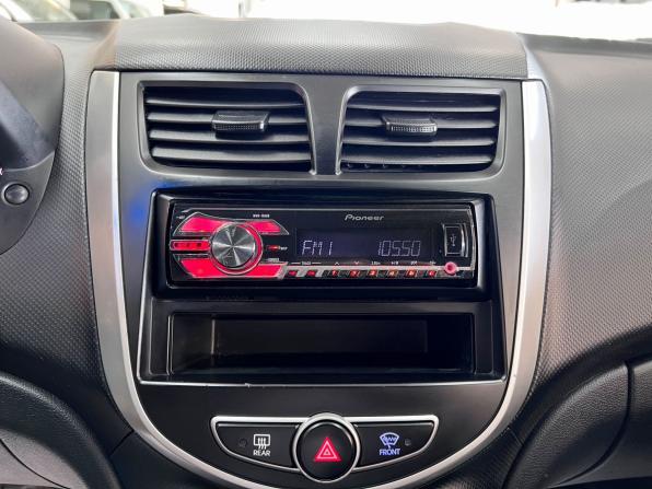 Hyundai Solaris I с пробегом 2013 года, цена 745 000 рублей, 197119 км, седан, Автокод Объявления