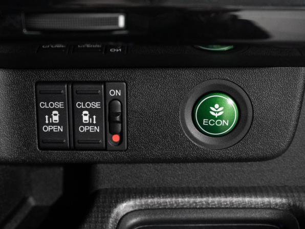Honda Stepwgn V Рестайлинг с пробегом 2017 года, цена 2 299 500 рублей, 78450 км, минивэн, Автокод Объявления