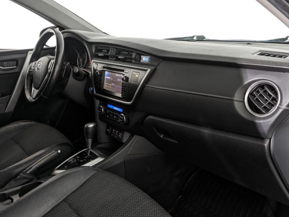 Toyota Auris II с пробегом 2013 года, цена 1 095 000 рублей, 181135 км, хэтчбек, Автокод Объявления
