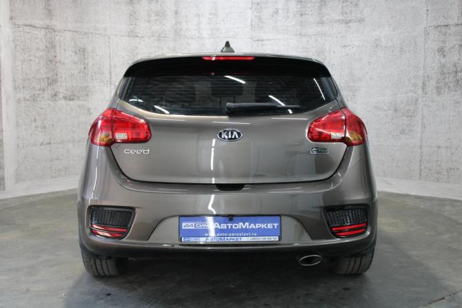 Kia Ceed II Рестайлинг с пробегом 2017 года, цена 1 044 000 рублей, 177856 км, хэтчбек, Автокод Объявления