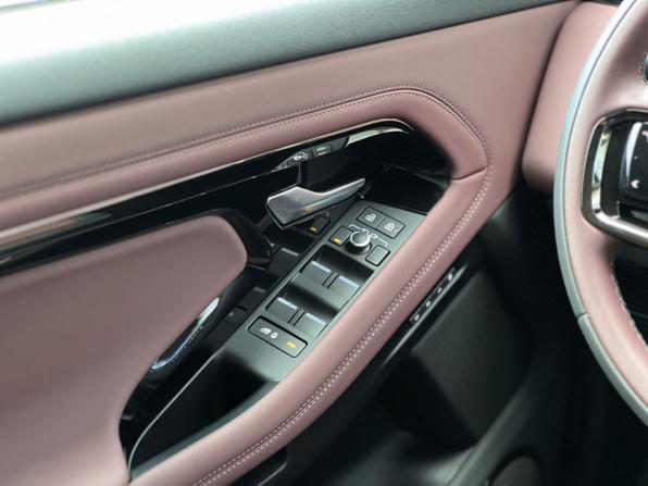 Новый Land Rover Range Rover Evoque II Рестайлинг 2025 года, цена 5 690 000 рублей, внедорожник, Автокод Объявления