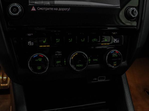 Skoda Octavia III (A7) Рестайлинг с пробегом 2018 года, цена 2 389 000 рублей, 73947 км, лифтбек, Автокод Объявления