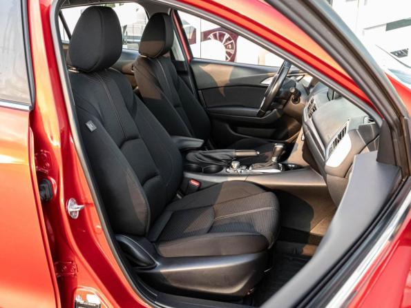 Mazda 3 III (BM) Рестайлинг с пробегом 2018 года, цена 1 670 000 рублей, 41433 км, седан, Автокод Объявления