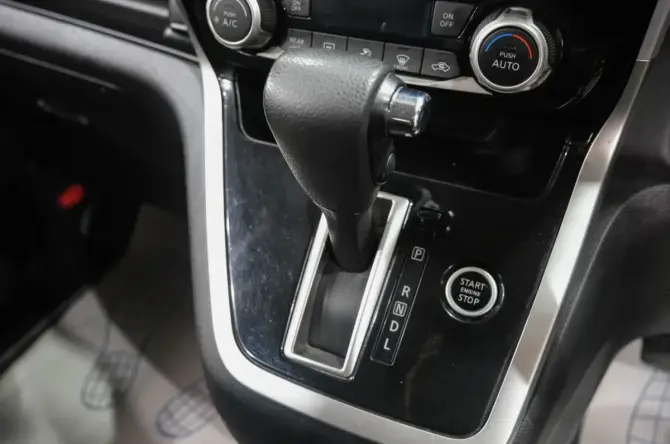 Nissan Serena V (C27) с пробегом 2016 года, цена 1 619 000 рублей, 215000 км, минивэн, Автокод Объявления