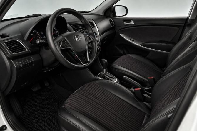 Hyundai Solaris I с пробегом 2012 года, цена 639 000 рублей, 330000 км, седан, Автокод Объявления