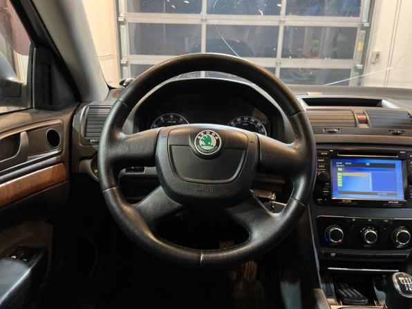 Skoda Octavia II (A5) Рестайлинг с пробегом 2011 года, цена 588 000 рублей, 284604 км, лифтбек, Автокод Объявления