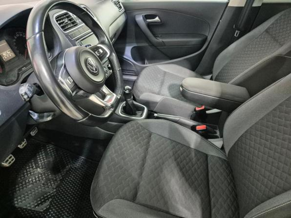 Volkswagen Polo V Рестайлинг с пробегом 2018 года, цена 1 170 000 рублей, 150000 км, седан, Автокод Объявления