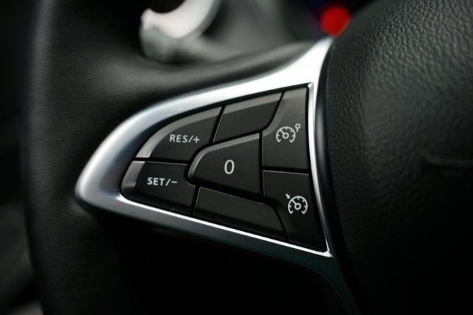 Renault Kaptur I Рестайлинг с пробегом 2022 года, цена 1 833 000 рублей, 61000 км, внедорожник, Автокод Объявления