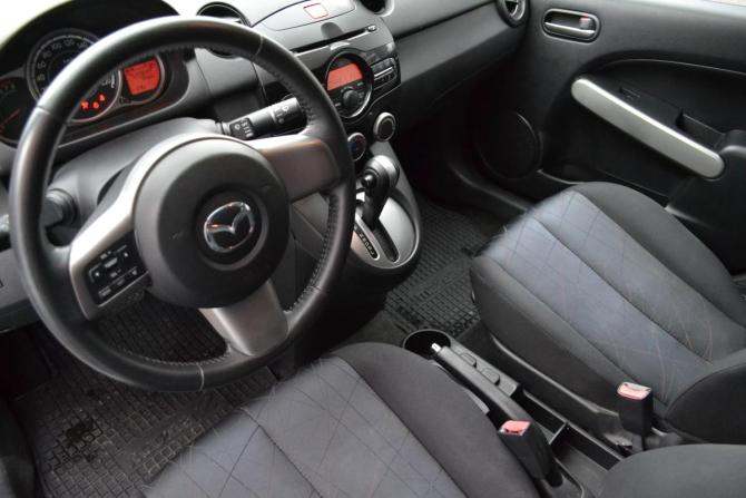 Mazda 2 II Рестайлинг (DE2) с пробегом 2011 года, цена 890 000 рублей, 72063 км, хэтчбек, Автокод Объявления