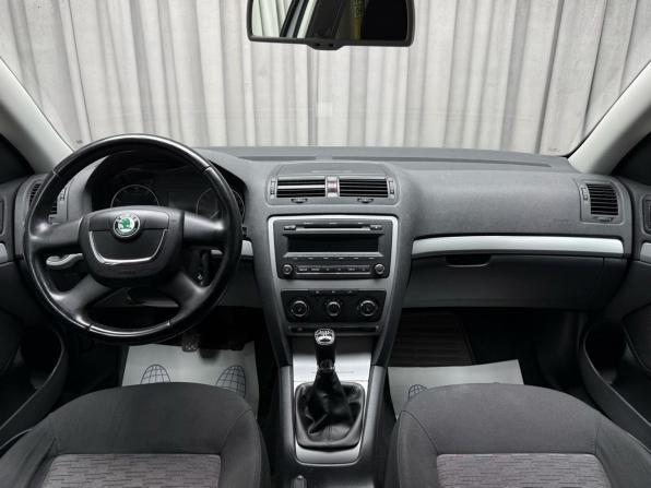 Skoda Octavia II (A5) Рестайлинг с пробегом 2013 года, цена 894 000 рублей, 172269 км, лифтбек, Автокод Объявления