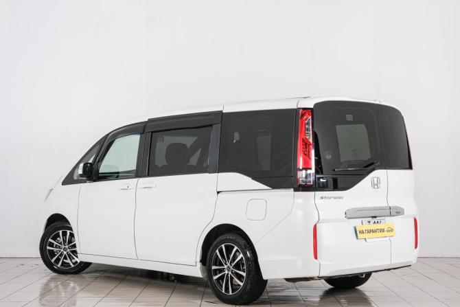 Honda Stepwgn V с пробегом 2015 года, цена 1 749 000 рублей, 123000 км, минивэн, Автокод Объявления