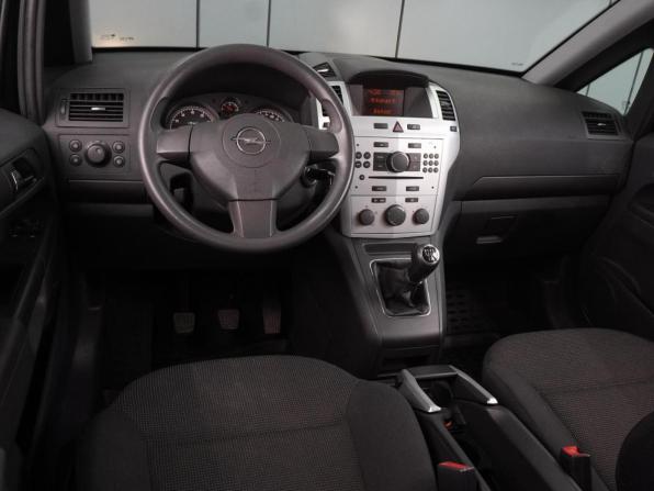 Opel Zafira B Рестайлинг с пробегом 2011 года, цена 1 220 000 рублей, 28106 км, компактвэн, Автокод Объявления
