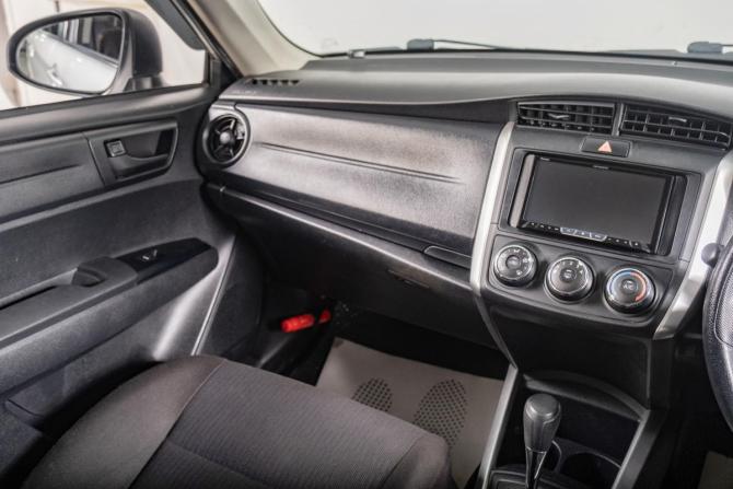 Toyota Corolla XI (E160 E170) Рестайлинг 2 с пробегом 2018 года, цена 1 389 000 рублей, 78000 км, универсал, Автокод Объявления