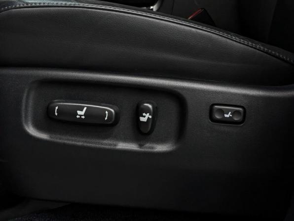 Toyota Land Cruiser 200 Series Рестайлинг 2 с пробегом 2017 года, цена 8 300 000 рублей, 29784 км, внедорожник, Автокод Объявления