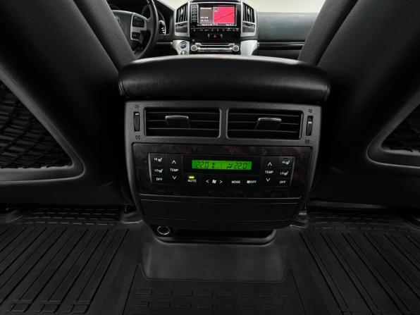 Toyota Land Cruiser 200 Series Рестайлинг 1 с пробегом 2012 года, цена 3 350 000 рублей, 299710 км, внедорожник, Автокод Объявления