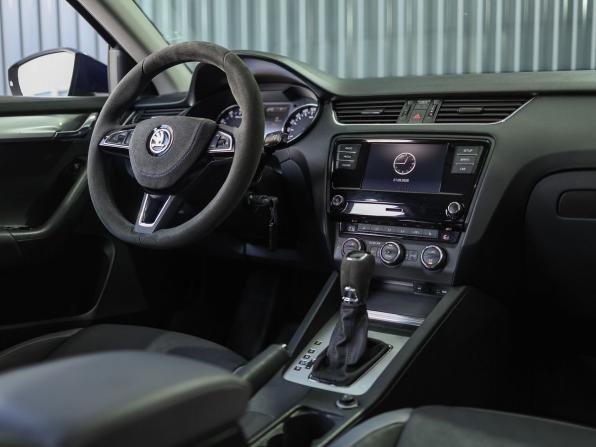 Skoda Octavia III (A7) с пробегом 2017 года, цена 1 569 000 рублей, 211640 км, лифтбек, Автокод Объявления