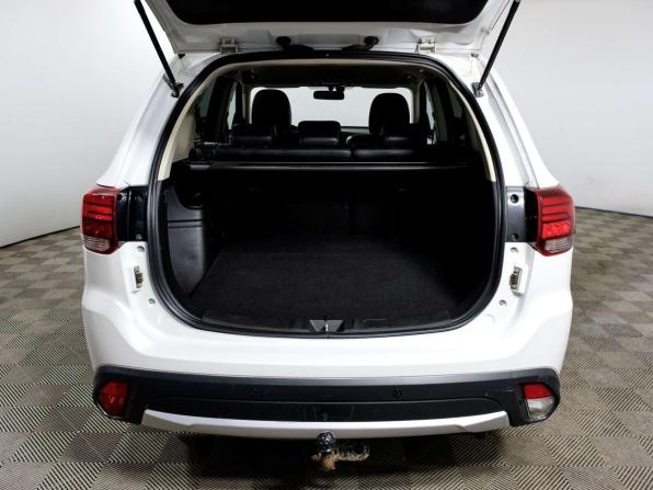 Mitsubishi Outlander III Рестайлинг 2 с пробегом 2017 года, цена 1 848 000 рублей, 130878 км, внедорожник, Автокод Объявления