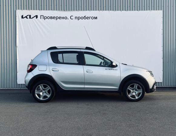 Renault Sandero II Рестайлинг с пробегом 2022 года, цена 1 450 000 рублей, 29000 км, хэтчбек, Автокод Объявления