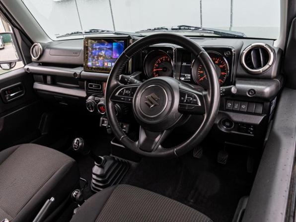Suzuki Jimny IV с пробегом 2019 года, цена 1 320 000 рублей, 117945 км, внедорожник, Автокод Объявления