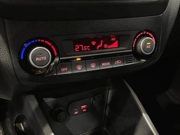 Kia Rio III Рестайлинг с пробегом 2016 года, цена 910 000 рублей, 175535 км, седан, Автокод Объявления