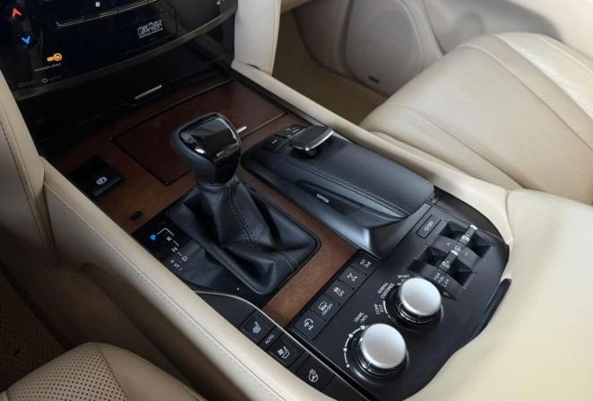 Lexus LX III Рестайлинг 2 с пробегом 2018 года, цена 8 490 000 рублей, 153969 км, внедорожник, Автокод Объявления