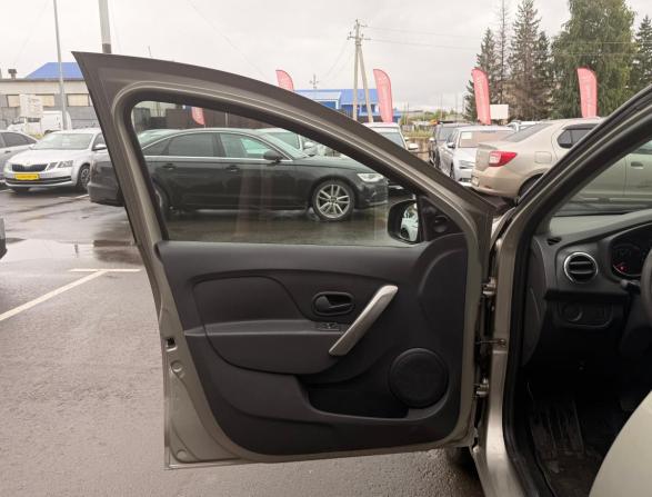 Renault Sandero II с пробегом 2016 года, цена 900 000 рублей, 102927 км, хэтчбек, Автокод Объявления