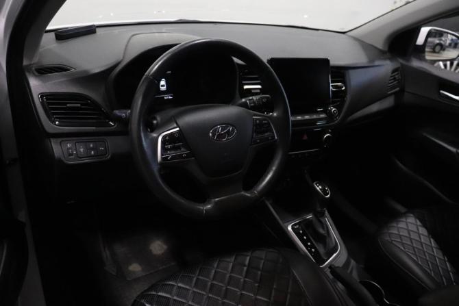 Hyundai Solaris II Рестайлинг с пробегом 2021 года, цена 1 654 000 рублей, 53118 км, седан, Автокод Объявления