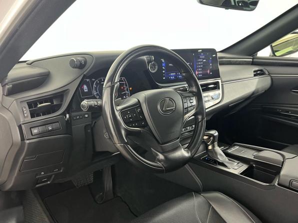 Lexus ES VII Рестайлинг с пробегом 2022 года, цена 4 600 000 рублей, 62220 км, седан, Автокод Объявления
