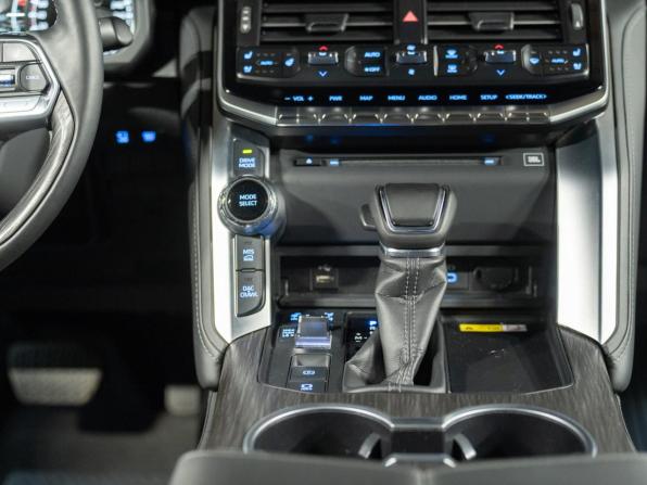 Toyota Land Cruiser 300 Series с пробегом 2021 года, цена 10 790 000 рублей, 55598 км, внедорожник, Автокод Объявления