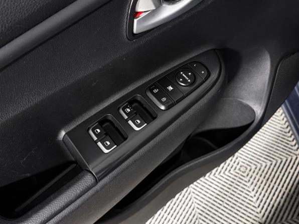 Kia Rio IV Рестайлинг с пробегом 2021 года, цена 1 390 000 рублей, 102000 км, седан, Автокод Объявления