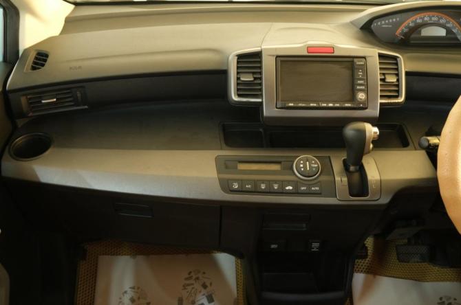 Honda Freed I с пробегом 2010 года, цена 1 059 000 рублей, 161500 км, компактвэн, Автокод Объявления