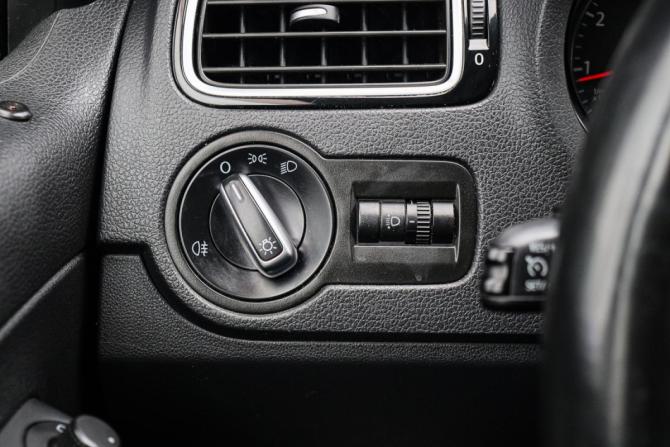 Volkswagen Polo V Рестайлинг с пробегом 2019 года, цена 899 000 рублей, 198234 км, седан, Автокод Объявления