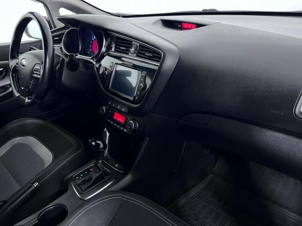 Kia Ceed II Рестайлинг с пробегом 2017 года, цена 1 365 000 рублей, 123302 км, универсал, Автокод Объявления