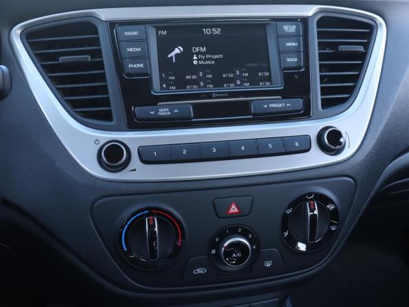 Hyundai Solaris II с пробегом 2018 года, цена 1 350 000 рублей, 71930 км, седан, Автокод Объявления
