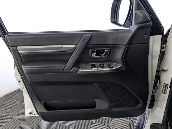 Mitsubishi Pajero IV Рестайлинг 2 с пробегом 2021 года, цена 3 900 000 рублей, 80073 км, внедорожник, Автокод Объявления