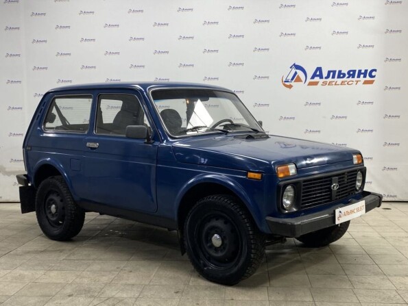 2121 авито пенза. Нива 2002 год цвет сине зеленый. 2121 авито пенза. Зеленое стекло на ниву. Нива белая с мухобойкой.
