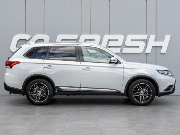 Mitsubishi Outlander III Рестайлинг 3 с пробегом 2019 года, цена 1 920 000 рублей, 181578 км, внедорожник, Автокод Объявления