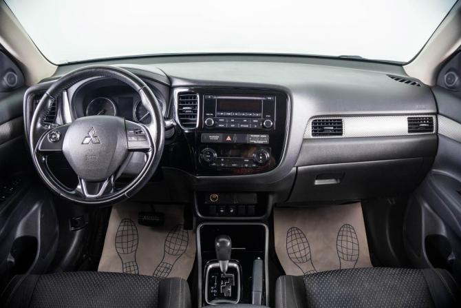Mitsubishi Outlander III Рестайлинг 2 с пробегом 2017 года, цена 1 859 000 рублей, 200125 км, внедорожник, Автокод Объявления