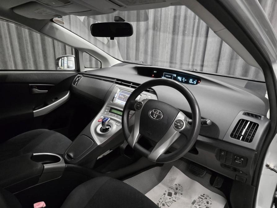 Toyota Prius III Рестайлинг (XW30) Красноярск  - изображение 11