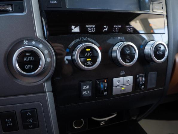 Toyota Sequoia II с пробегом 2014 года, цена 11 890 000 рублей, 6553 км, внедорожник, Автокод Объявления