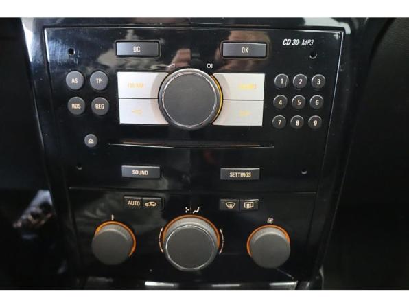 Opel Astra H Рестайлинг с пробегом 2012 года, цена 557 000 рублей, 257000 км, седан, Автокод Объявления