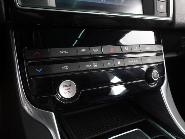 Jaguar XE I с пробегом 2016 года, цена 1 749 000 рублей, 178666 км, седан, Автокод Объявления