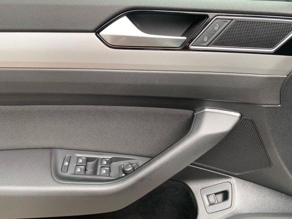 Volkswagen Passat B8 с пробегом 2019 года, цена 1 959 000 рублей, 143847 км, седан, Автокод Объявления