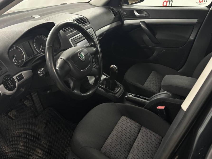 Skoda Octavia II (A5) Рестайлинг Санкт-Петербург  - изображение 9
