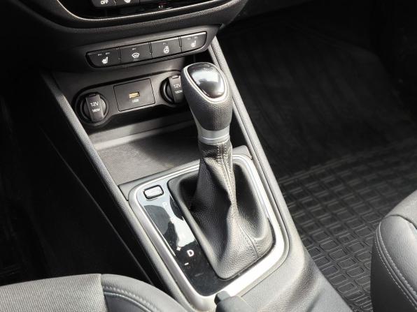 Hyundai Solaris II Рестайлинг с пробегом 2022 года, цена 1 625 000 рублей, 44618 км, седан, Автокод Объявления