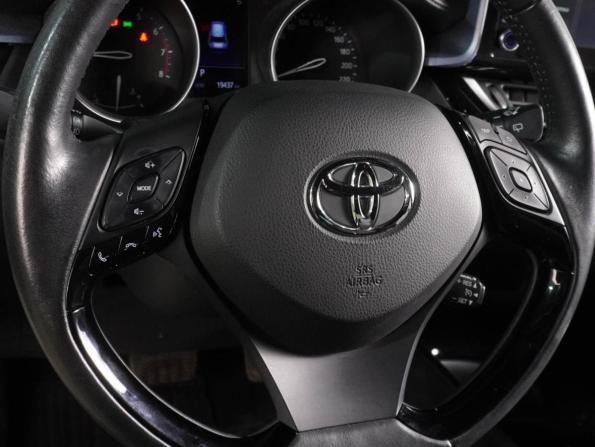 Toyota C-HR I Рестайлинг с пробегом 2020 года, цена 2 749 000 рублей, 19437 км, внедорожник, Автокод Объявления