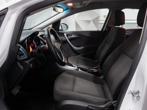 Opel Astra J Рестайлинг с пробегом 2013 года, цена 949 000 рублей, 144600 км, седан, Автокод Объявления